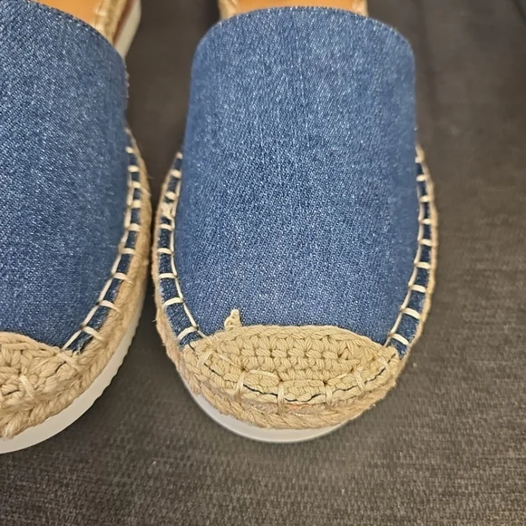 NIB a.n.a Women's Size 6.5 Carrie Denim Dressy Flat Sandals Crochet Accents - Picture 4 of 9